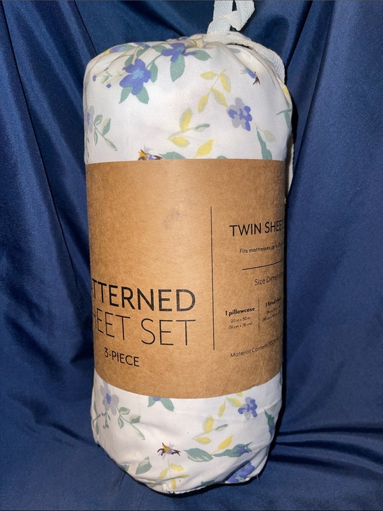 jcpenney Other - jcpenney White Twin Sheet Set with Blue & Green Floral Print
